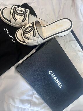 CHANEL White Quilted Slide Sandals with Black Logo Trim